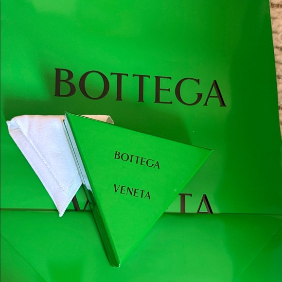 Bottega Veneta Accessories - 💚 NEW Bottega Veneta Set Green Triangle Bo &Shopping Bag🥳🥳❌❌